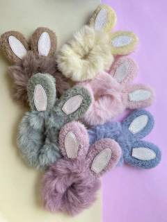 Xuxinha pelúcia com orelhinha de coelho