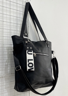 Tote BBB con llavero blanco y negro en internet