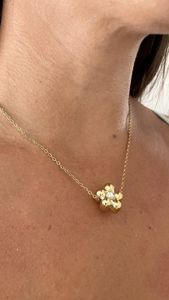 Flor inflada con centro strass corazón en internet