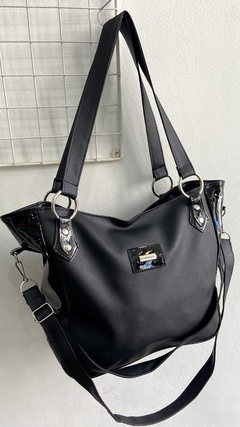 Tote CHARO - charol con arandelas y correa desmontable - comprar online