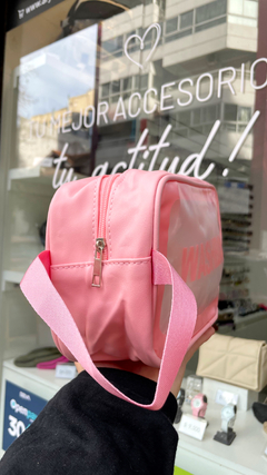 Neceser impermeable WASHBAG rosa en internet