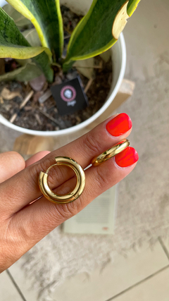 Argollas infladas cierre click 24 mm - acero dorado - Arya complementos