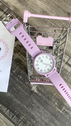 Reloj silicona lila con aguja lila y numeros grandes - comprar online