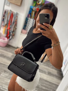 Cartera Celi - estilo baulito con tiras desmontables