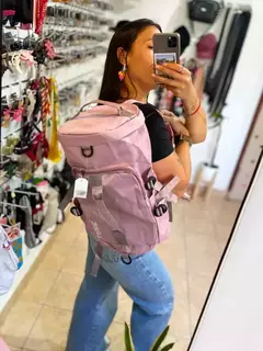 COMBO DEPORTIVO BOLSO MOCHILA FLORY + NECESER