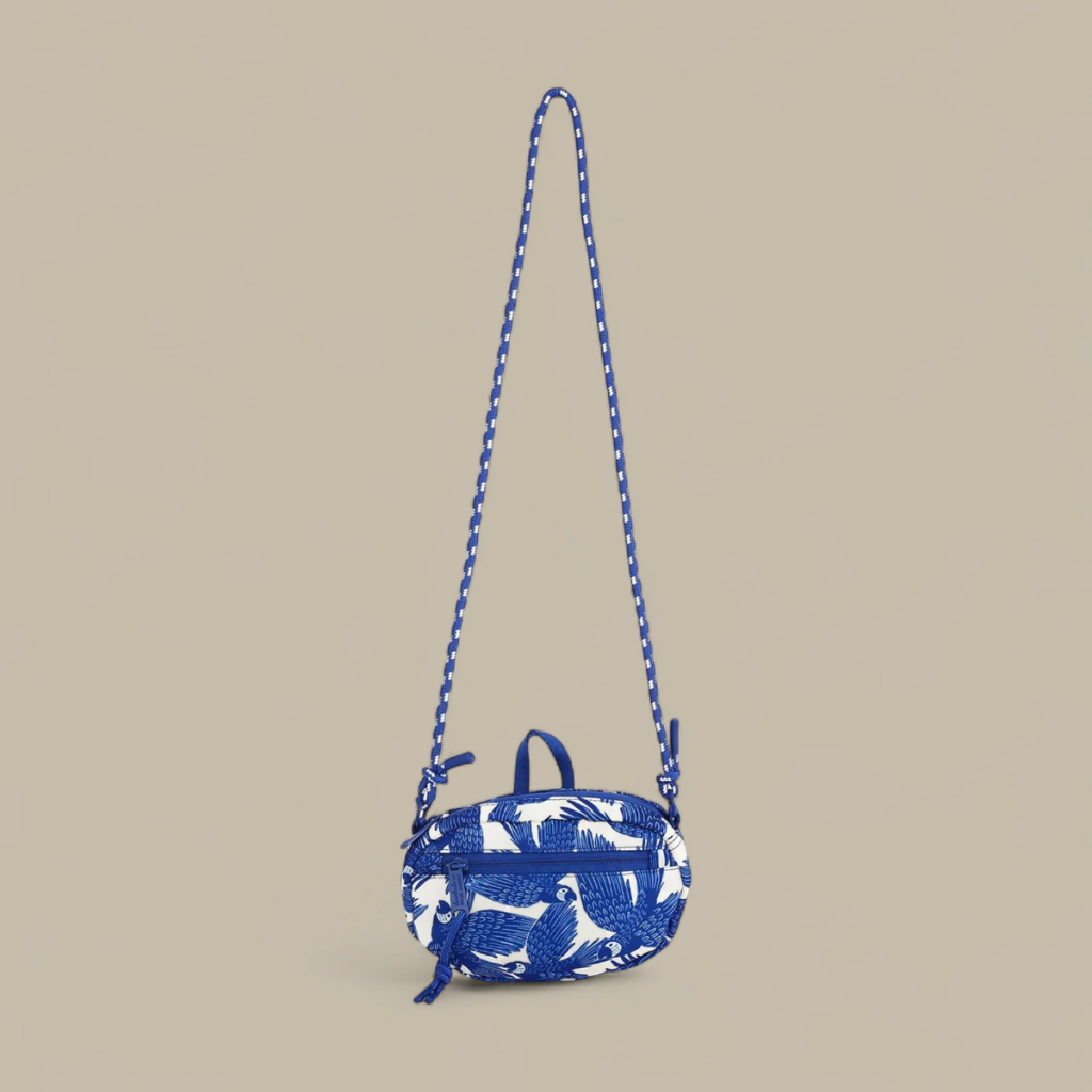 Bolsa Chuchu Farm Voo das Araras Azul e Branco Verão 25