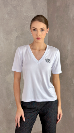 T-shirt com Bordado - loja online