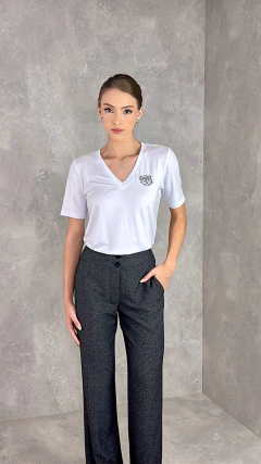 T-shirt com Bordado - comprar online