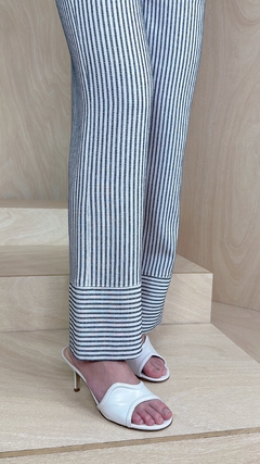 Calça Listrada Alongada - comprar online