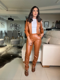 Calça de Courino P.U
