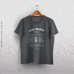 CAMISETA ESTONADA THE SHOW AN ALBUM MADE BY NIALL HORAN na internet