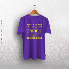 CAMISETA FIND A PLACE TO FEEL GOOD