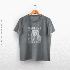 CAMISETA ESTONADA VICIOUS - SABRINA CARPENTER - comprar online