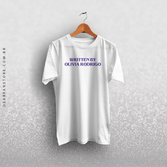 CAMISETA WRITTEN BY OLIVIA RODRIGO - comprar online