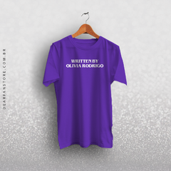 CAMISETA WRITTEN BY OLIVIA RODRIGO - loja online