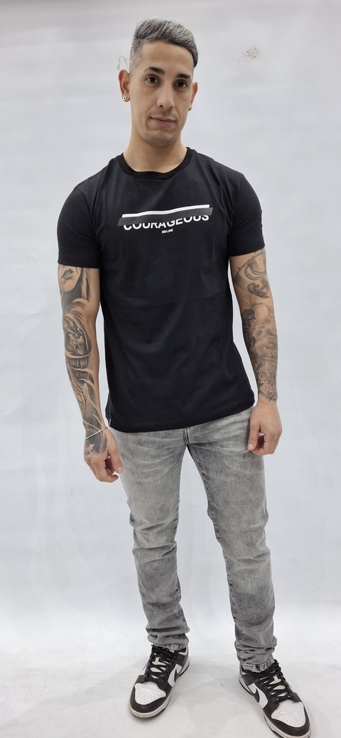 Remera Manga Corta -Courageous-