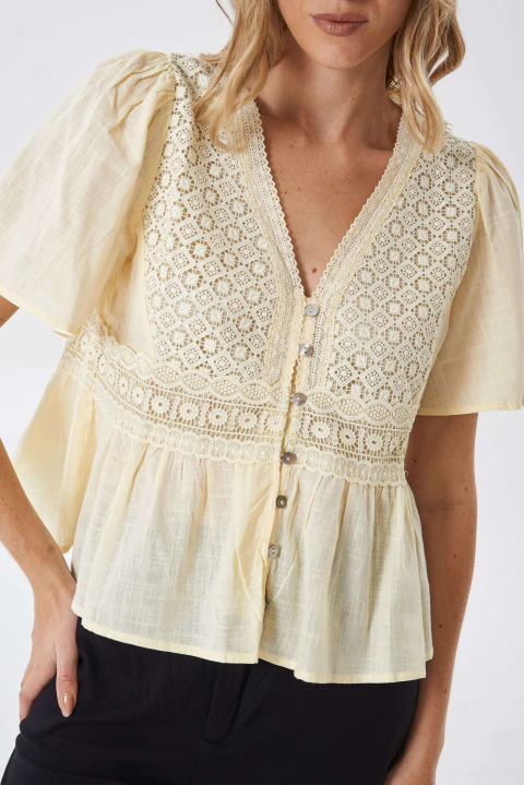 BL Camisa Manga Corta Pechera (2422-4205)