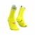 MEIA DE COMPRESSAO PARA CORRIDA V4 (CANO MEDIO) UNISSEX AMARELO B, XU00046B7020, TREINO, ATIVIDADE FISICA, ESPORTES, LAZER, CAMINHADA, CORRIDA, ACADEMIA, MUSCULAÇÃO, YOGA, TRILHA, TRAIL, 