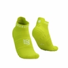 MEIA DE COMPRESSÃO COMPRESSPORT PARA CORRIDA (CANO CURTO) RUN LOW V4 UNISSEX AMARELO