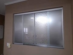 Imagem do Arabesco Jateado Vitral - 2m x 45cm (Caixa com 6 rolos) - Adesivo Vinílico Gekkofix