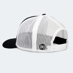 Gorra Loop Trucker. Vicera Curva. Gabardina. Strap justable - comprar online