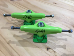 Juego de Trucks Dater mm verdes 139mm