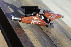 Juego de Trucks Dater 139 mm rojos base negra - comprar online