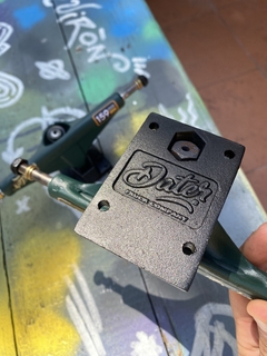 Trucks Dater high 159mm hollow incluye pivot y bujes extra! - Quiron Skate Shop