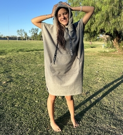 Poncho surf Gris acero Talle M - Juanita Rocker