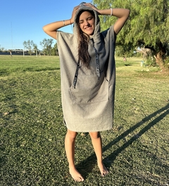 Poncho surf Gris acero Talle S - Juanita Rocker