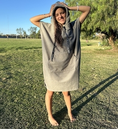 Poncho surf Gris acero Talle L - Juanita Rocker