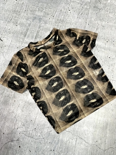 Crop top lips