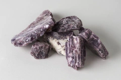 Lepidolita Bruta