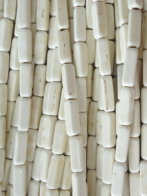 HBR4 - Howlita Branca Retângulo 4x13mm/Fio