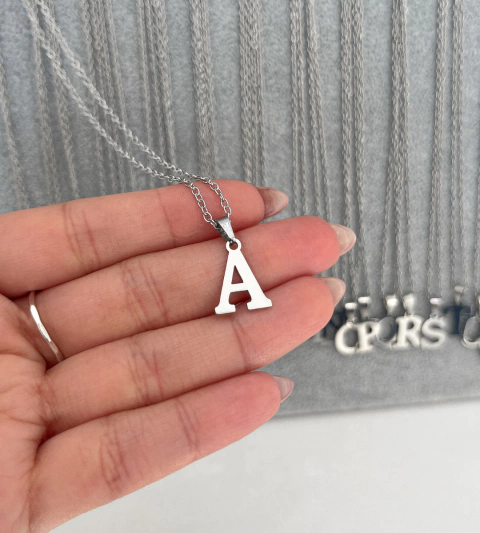 Collar Inicial A acero quirúrgico - comprar online