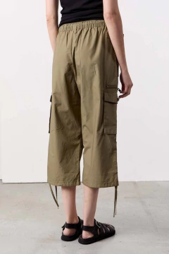 Capri Paper Cargo / Ver - Azzaro Lanús