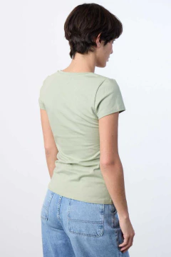 Remera Escote Redondo / Ver en internet