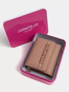 Billetera Chica Suela Con Aplique De Juanita Jo/ JUANITA JO - Azzaro Lanús