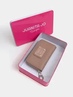 Billetera Mediana Con Chapa/ JUANITA JO en internet