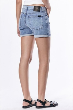 Short Boyfriend Azul Gastado / Melocoton en internet