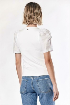 REMERA ROMANTIC V/ MELOCOTON