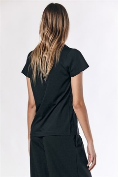 Remera Glint / Melocoton - Azzaro Lanús
