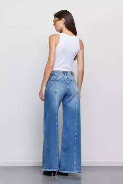 MUSCULOSA ESSENTIAL / Tucci - Azzaro Lanús