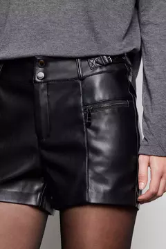 Short Jane / Tucci en internet