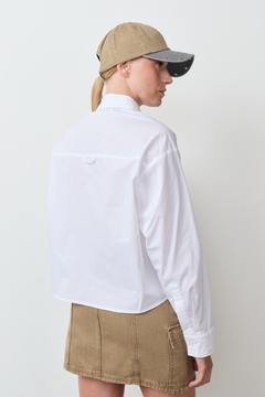 Camisa Poplin con Bolsillos / Ver en internet