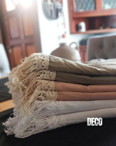 Caminos de mesa TUSOR CON FLECOS - comprar online