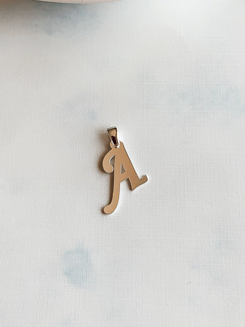 Dije inicial plata lisa "A"