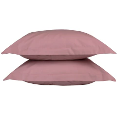 Conjunto de fronhas rosa em tecido percal de algodão, parte do jogo de lençol casal Azaleia Ferrara.