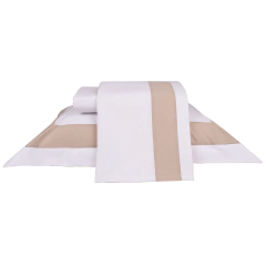 Jogo de lençol solteiro king em percal 100% algodão, nas cores branco e kaki, composto por três peças.