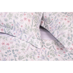 Fronha de percal 100% algodão com estampa floral em tons suaves.